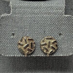 Art Deco Circle Medallion Silver Toned Clip On Earrings Sprinkles Art to Wear